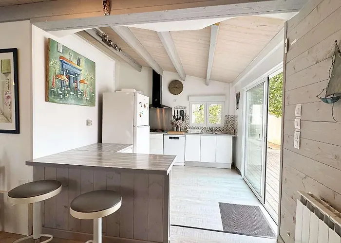 Jolie De Plain-pied Avec Jardin Et Parking *